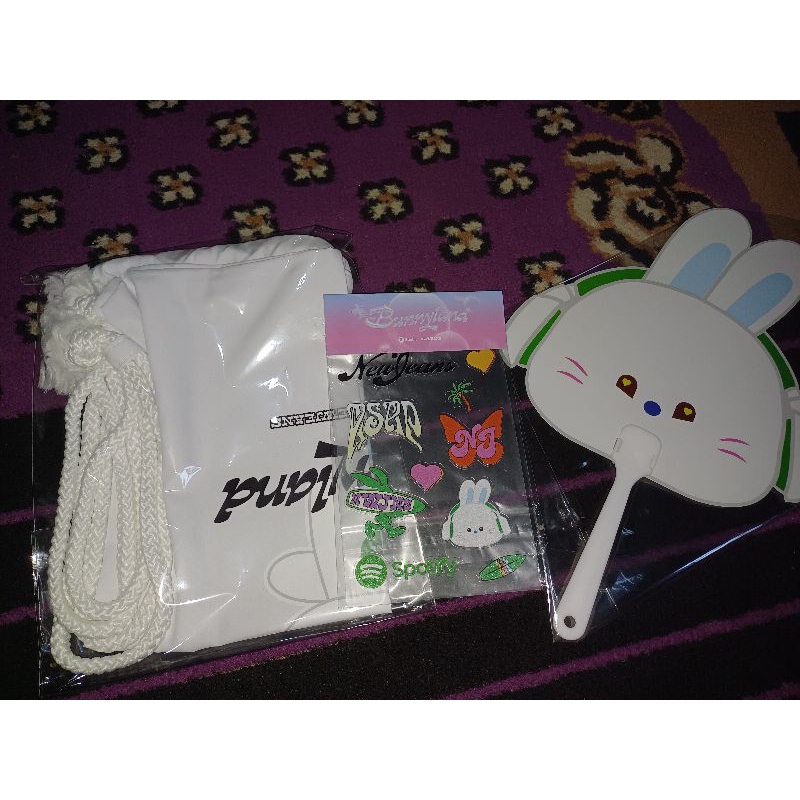 (vacation pack) merchandise bunnyland New jeans x spotify jakarta