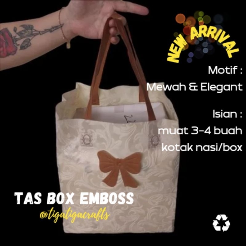 

EMBOSS SATUAN tas box nasi jumbo tas spunbond kotak nasi mewah tas box nasi besar tas kain kotak nasi 3 buah tas spunbond emboss tas box motif elegan tas hajatan tas tasyakuran tas tahlilan tas kotak nasi murah tas box ukuran 20x20 22x22 18x18