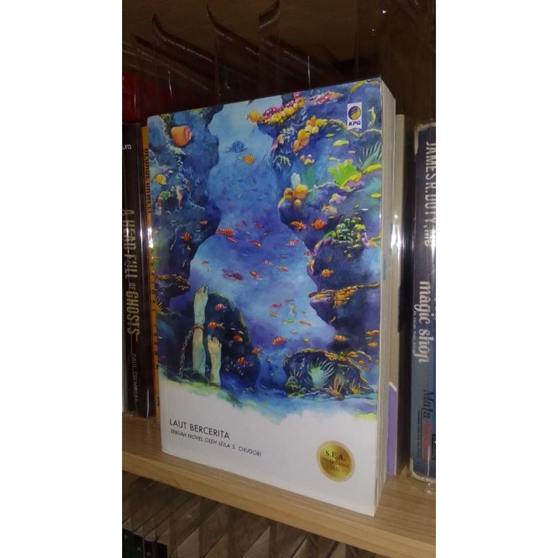 NOVEL PRELOVED/ BEKAS - "LAUT BERCERITA" ORI