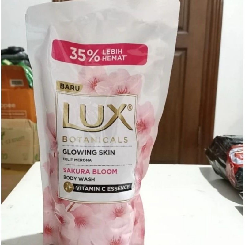 Sabun cair lux botanicals sakura 825ml