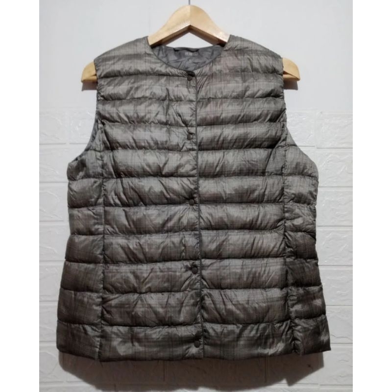 Uniqlo vest ultralight motif bintik abu