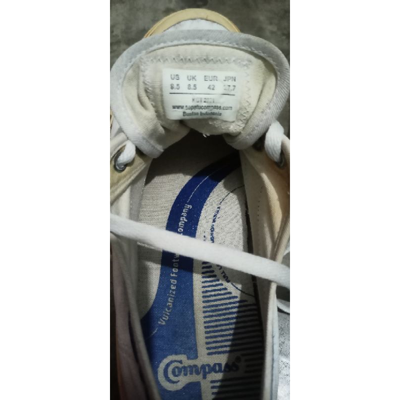 Sepatu compass Gazelle putih uk42