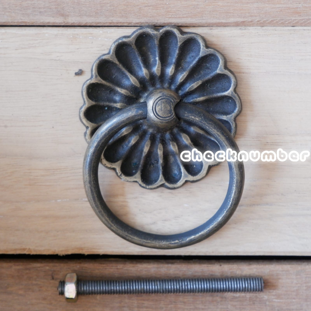 Tarikan Pintu Lemari Kuningan Antik