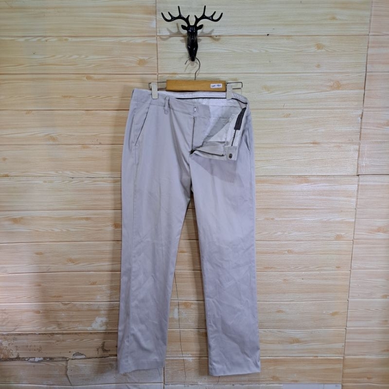 Celana Panjang Chino Kode CHN 434 Giordano Size 31 LP 82cm P 102cm OL 20cm