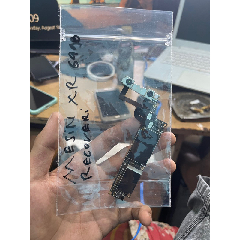 MESIN+kamera depan IPHone xr 64GB (baca minus)