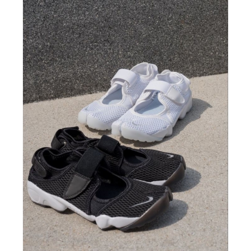 NIKE AIR RIFT WOMEN BLACK / WHITE