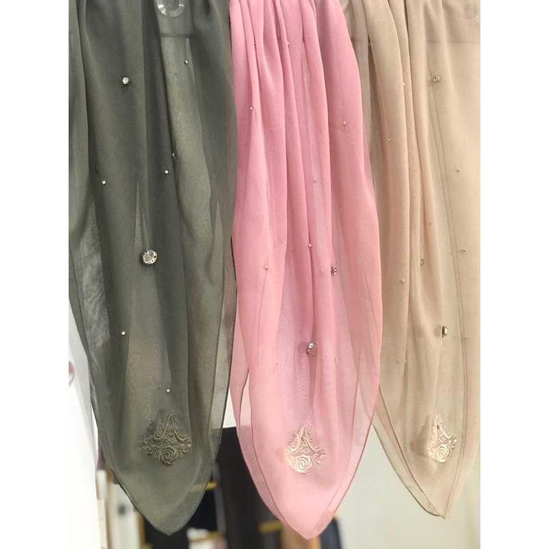 Ayudyah andari - swarovski