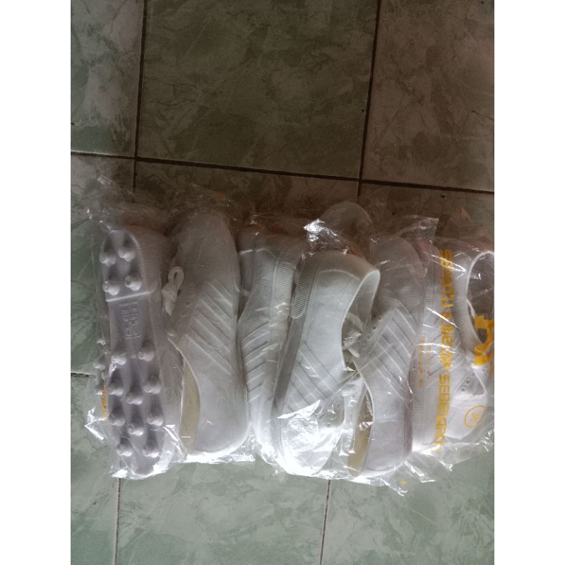sepatu pool/sepatu putih /sepatu kerja/sepatu sawah/sepatu kuli