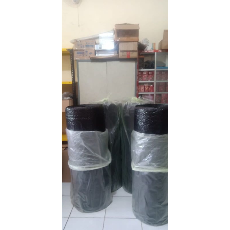

BUBBLE WRAP/PLASTIK GELEMBUNG/POLYETHYLENE 2,3 KG HITAM NO CORE 125CM X 50M (MEDIUM)