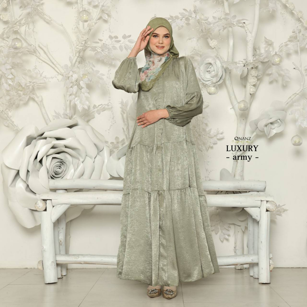 Luxury dress by Qnanz