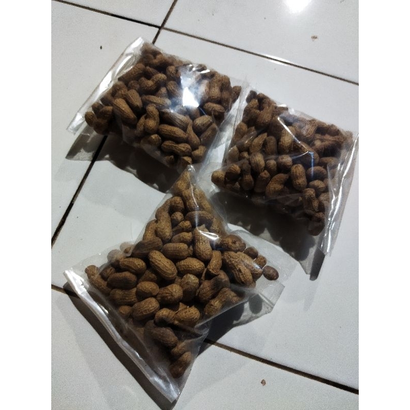 

kacang goreng wingko renyah dan gurih 1 pcs 5000 10 pcs 45000 ribu