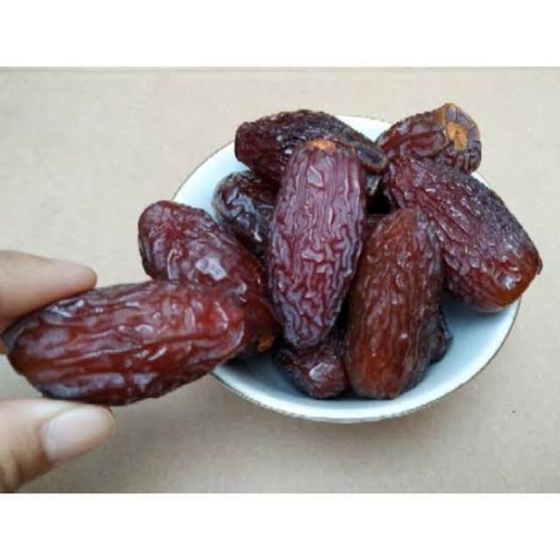 

kurma medjol dates 1kg / kurma medjol california 1kg / kurma medjol jumbo natural delight