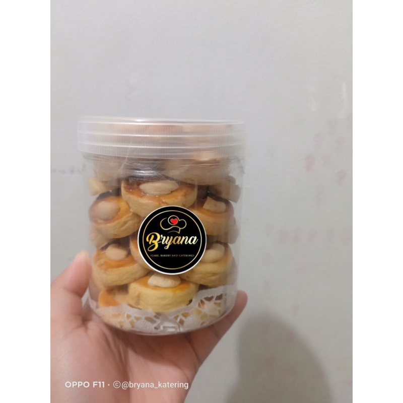 

kue kering lebaran /nastar/putri salju/ castangle / sagu keju / mede cookies toples tabung 600 ml