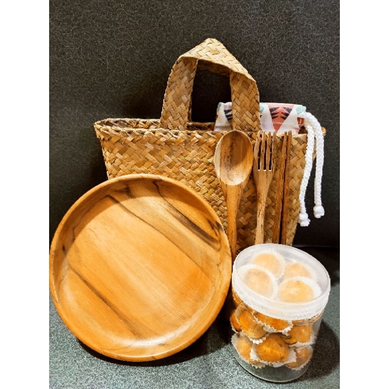 

Eid Mubarak Hampers Dannés Teakwood