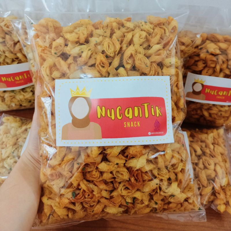 

Keripik Lumpia Pedas Daun Jeruk dan Original 500 gr / Lumpia Kering / Lumpia Goreng