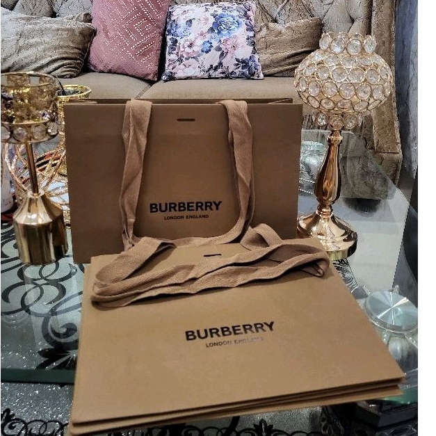 

Burberry Paperbag ori 1.000% ukuran S,preloved bekas beli barang di store di mall