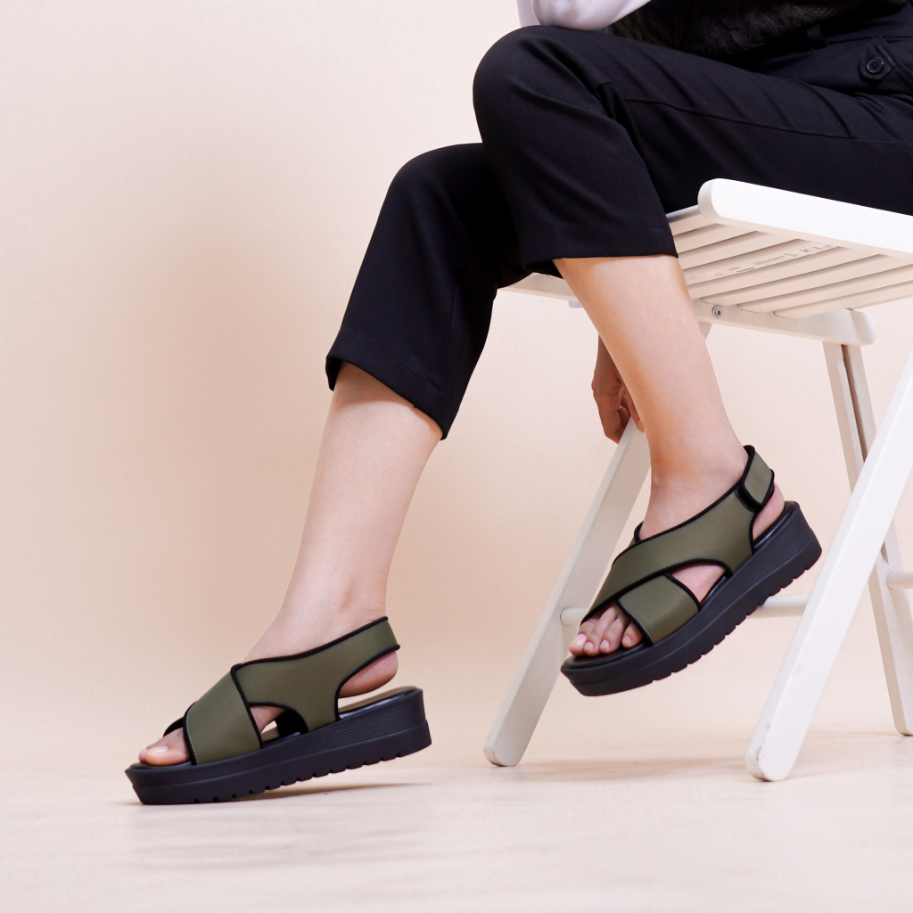 Adarastore - Lapepa CLARIE Sandal Wedges Wanita Casual Sendal Tali Cewek Hak 5 Cm Kekinian