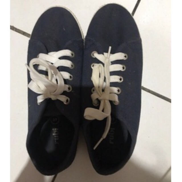 (PRELOVED) Sepatu Rubi