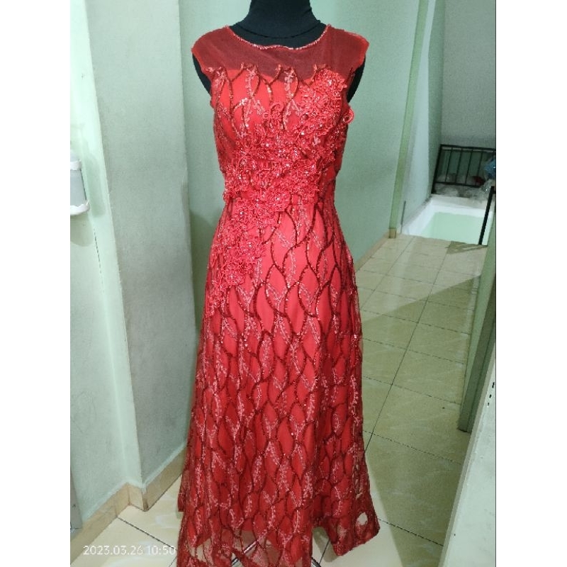 preloved gaun merah