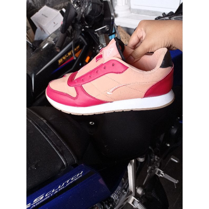 Jual Payless Women | Sepatu Sneakers L.A Gear merah | L.A Gear merah second original size 39 | Payle