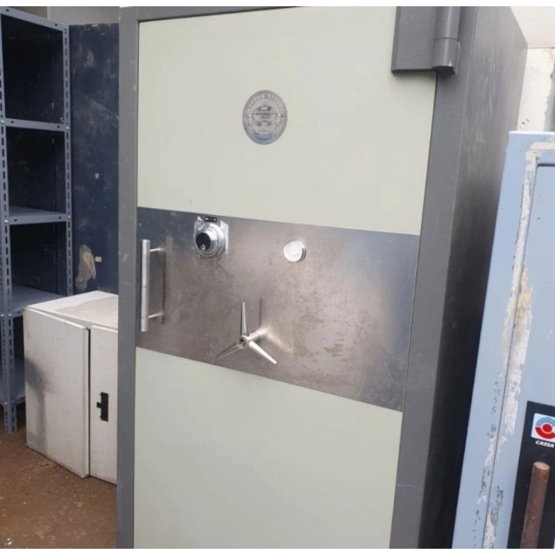 Brankas SOLINGEN DAZZLE size VI