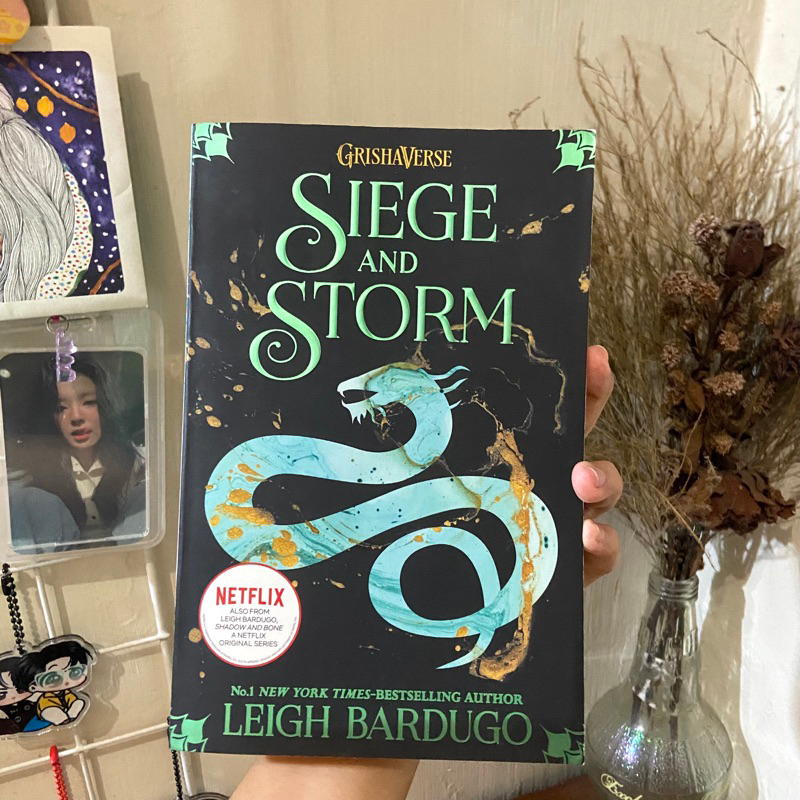 Siege and Storm (English) by Leigh Bardugo Preloved (Orion) | Grishaverse, Shadow and Bone Trilogy