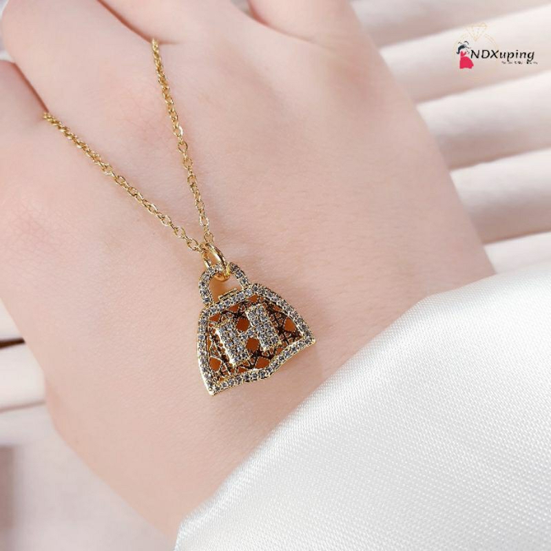 Kalung Rantai Titanium Petak Liontin Wanita Cantik Dan Simple N01042305