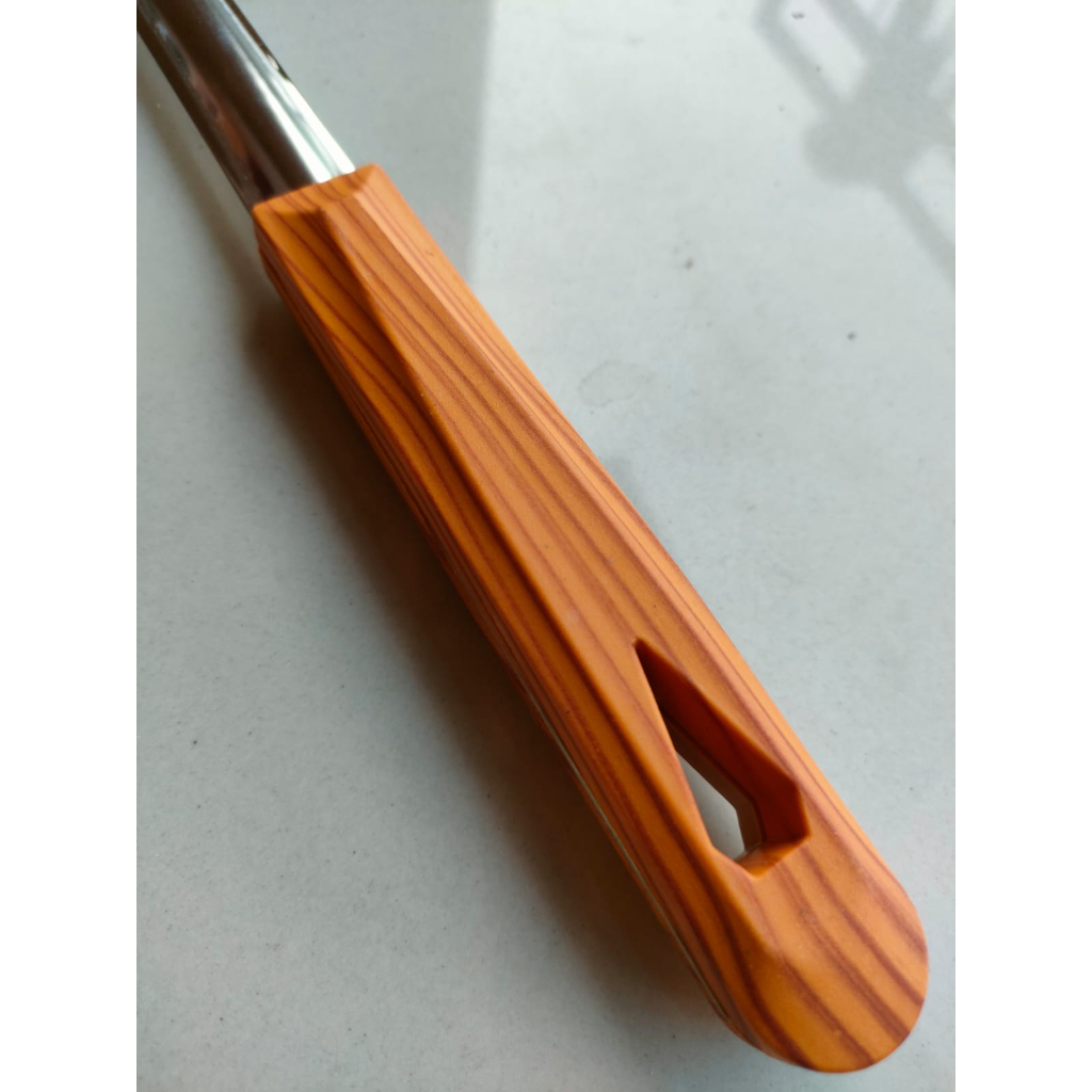 IRUS CENTONG SAYUR JUMBO / SENDOK SOP TEBAL STENLIS HANDLE MOTIF KAYU