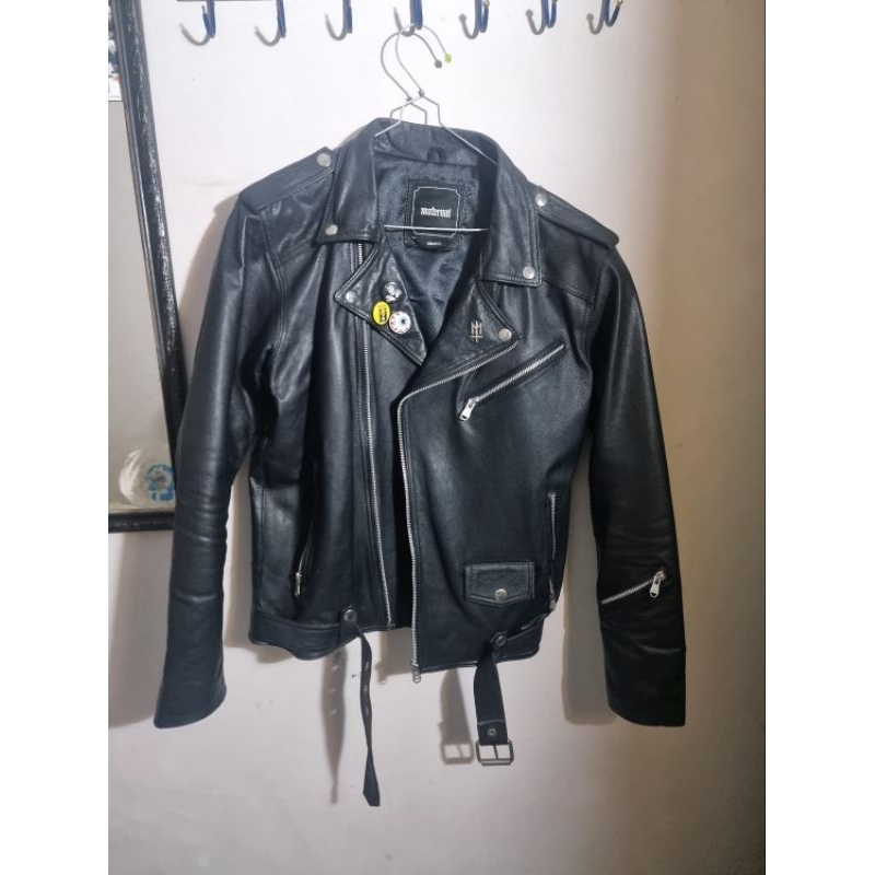 leather jacket maternal