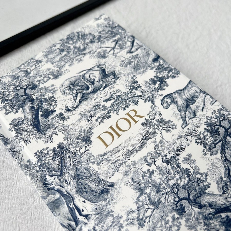 

Buku catatan notebook dior daily meeting book tulis isi 100 halaman