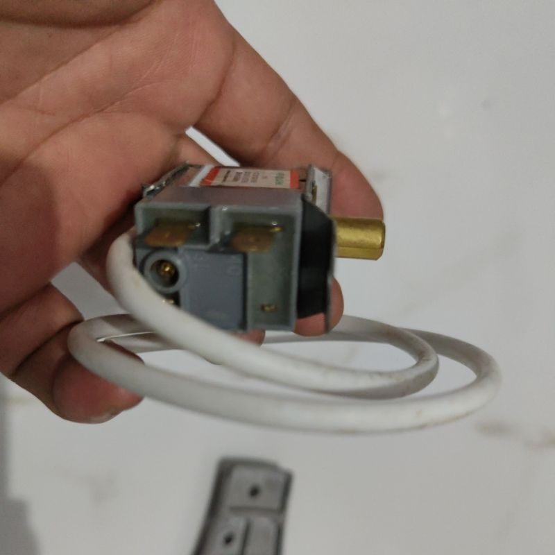 TERMOSTAT KULKAS POLYTRON AS BULAT ∅ 9MM