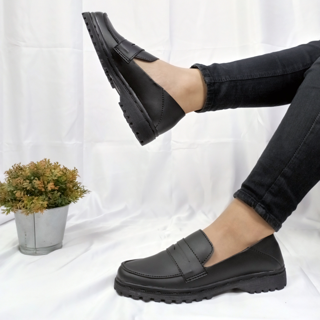 New Sepatu Loafer Wanita Hitam Amra Series