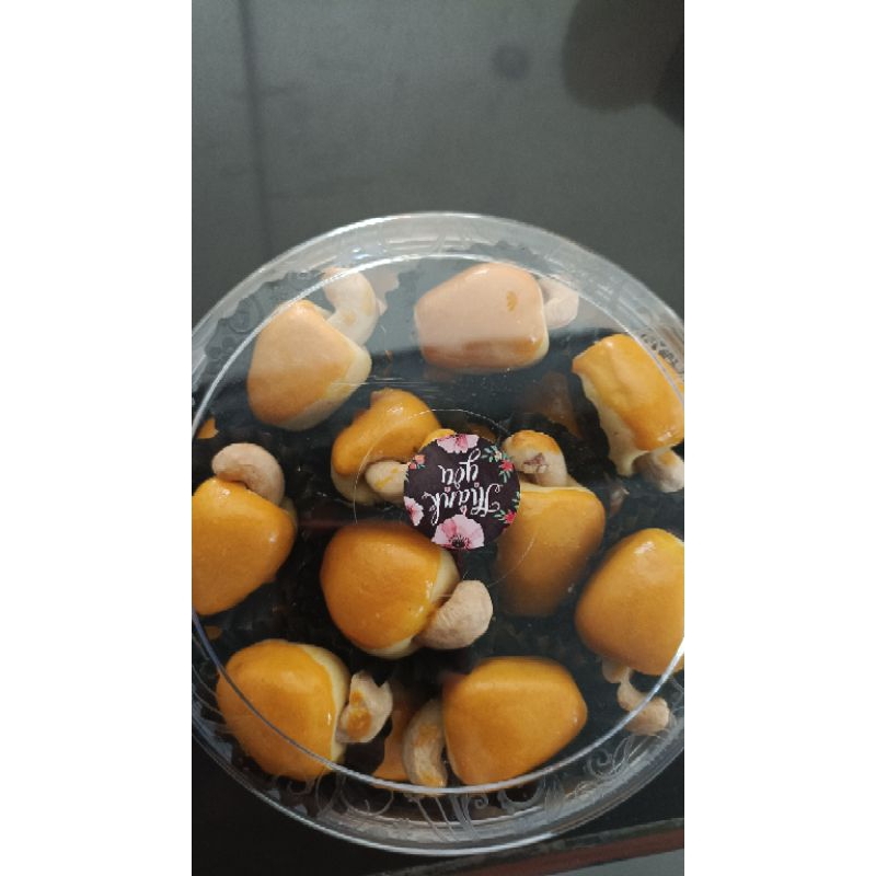 

Kue kering Nastar kacang mede