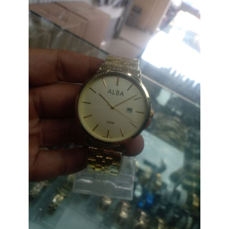 jam tangan warna gold