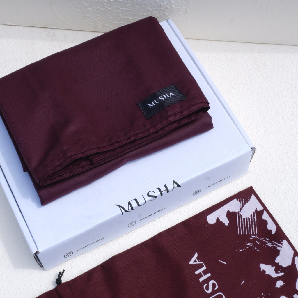 Musha Premium Plain Sarung with Travel Pouch - Maroon | Sarung Polos Premium