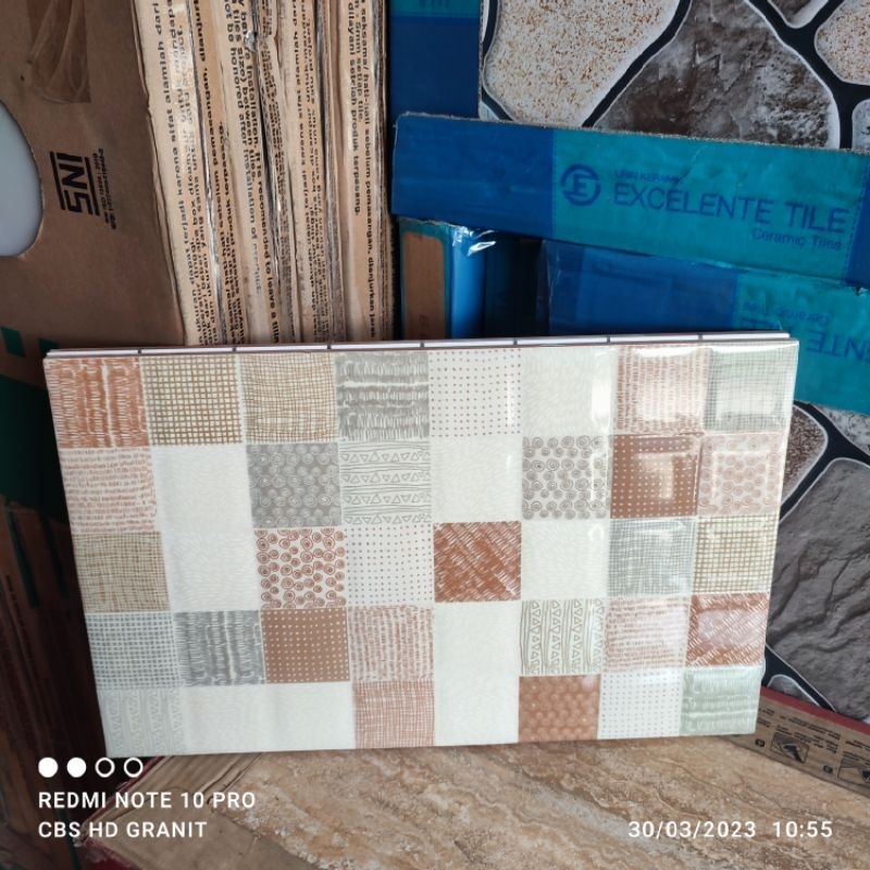 keramik 25x40 dinding kamar mandi