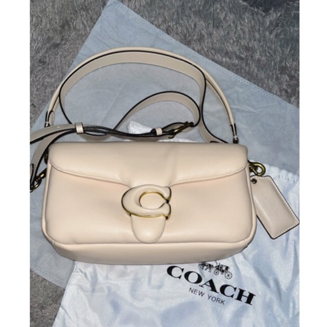 Preloved Pribadi Tas Coach tabby pillow cream Size medium 26