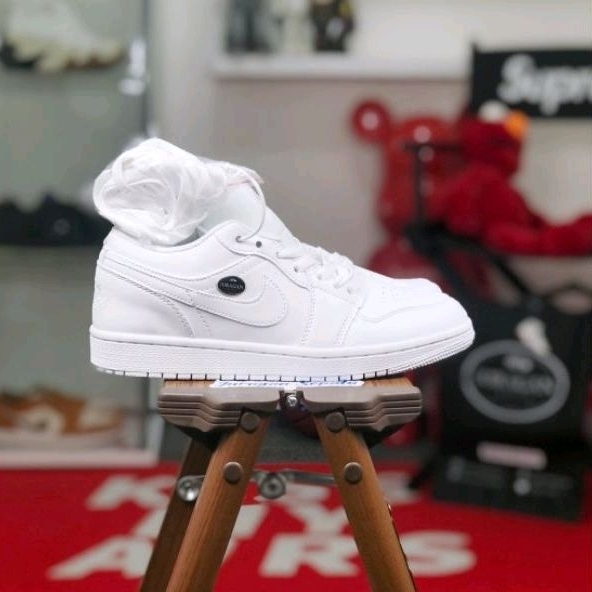 Nike Air Jordan 1 Low &quot;Triple White&quot;