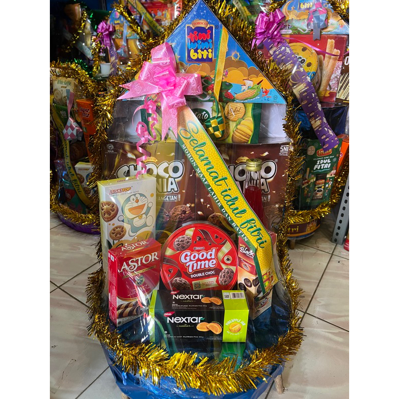 

PARCEL HAMPERS IDUL FITRI LEBARAN MAKANAN RINGAN