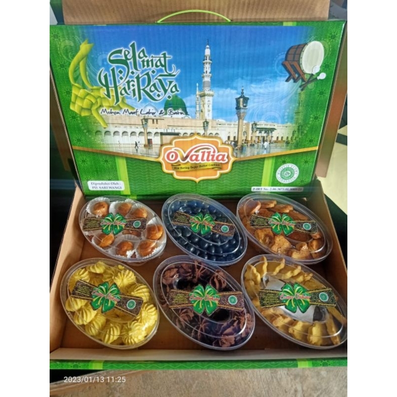 

paket kue lebaran ovalia P457