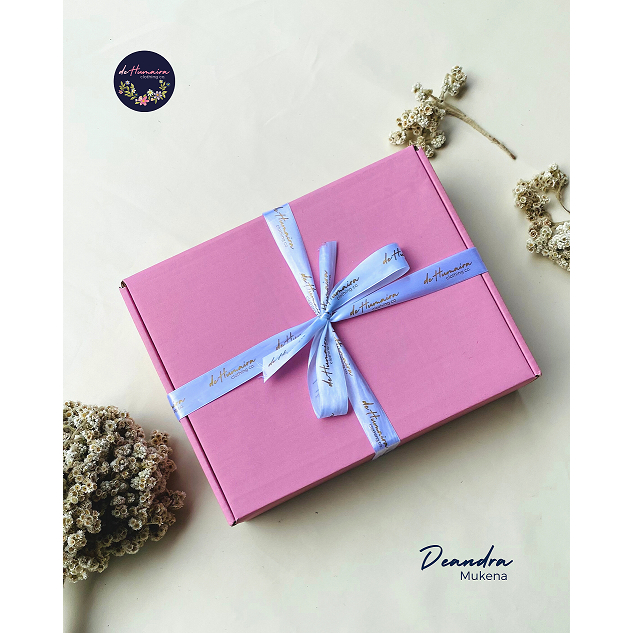 

Paket Hampers Lebaran Mukena Deandra Special Idul Fitri [ Include Box + Card ]