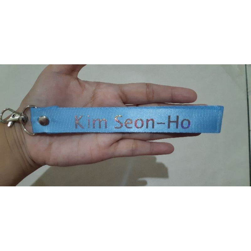 STRAP KIM SEON HO SEONHOHADA HOLOGRAM BABY BLUE 2 SISI/KEYRING GANTUNGAN KUNCI KIMSEONHO BIRU MUDA HOLOGRAM