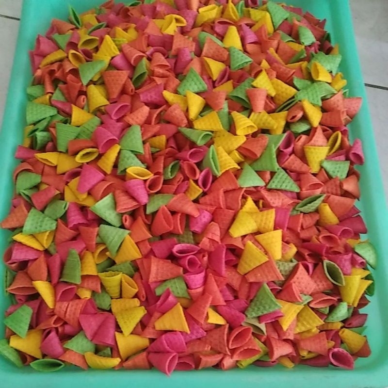 

kerupuk gandum terompet 500gr (mentah)