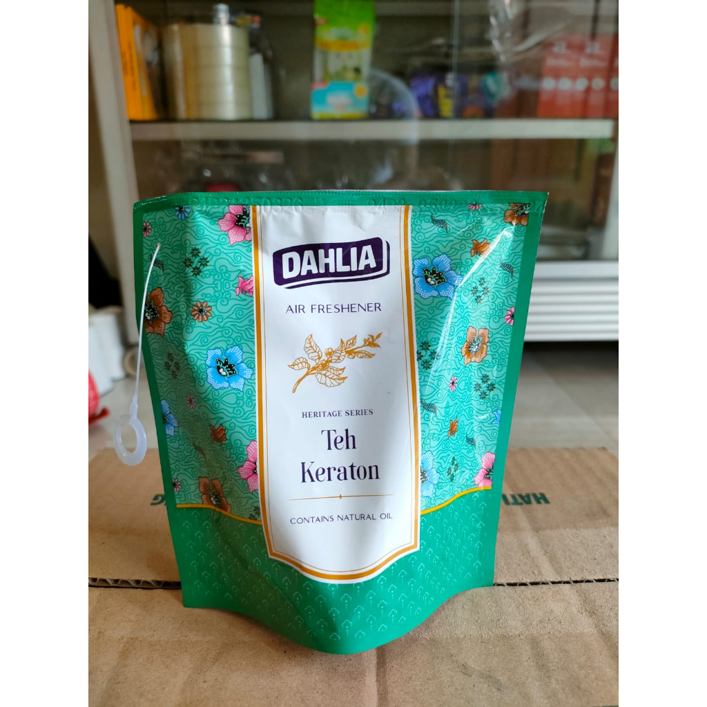 Dahlia Pengharum Ruangan Gantung One For All 75gr Teh keraton dan cendana