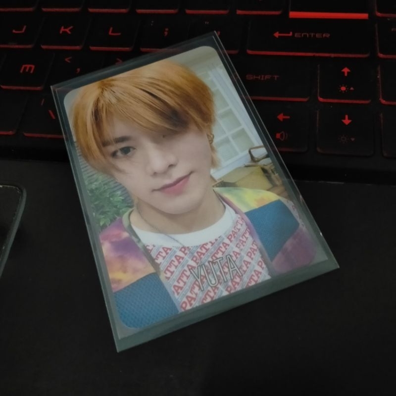 nct photocard - yuta loveholic c ver.