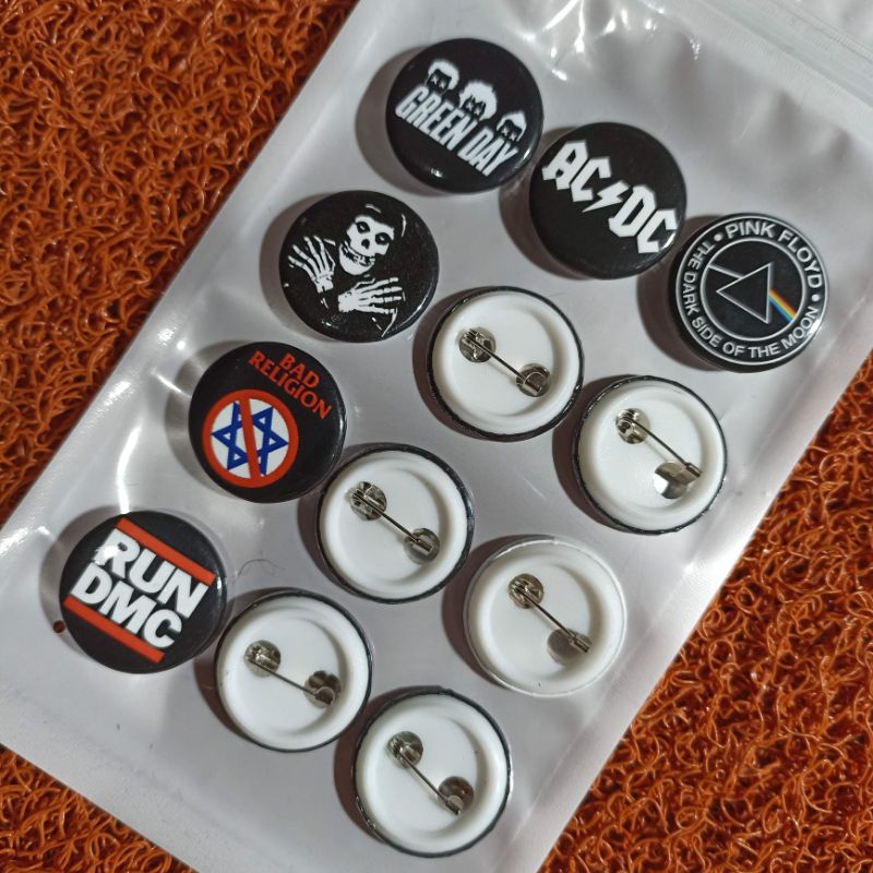 Pin Button / Bros  pin band Musik BMTH / Nirvana satu paket isi 12pcs bonus 5pcs ( 1 pack isi 17pcs )