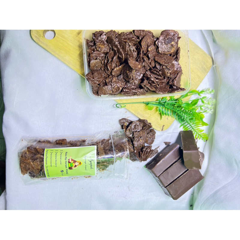 

nyiepek keripik pisang