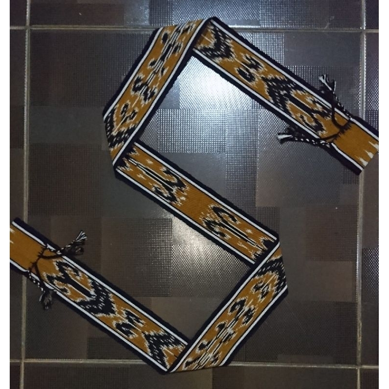 Tenun ikat kepala ethnic kalimantan