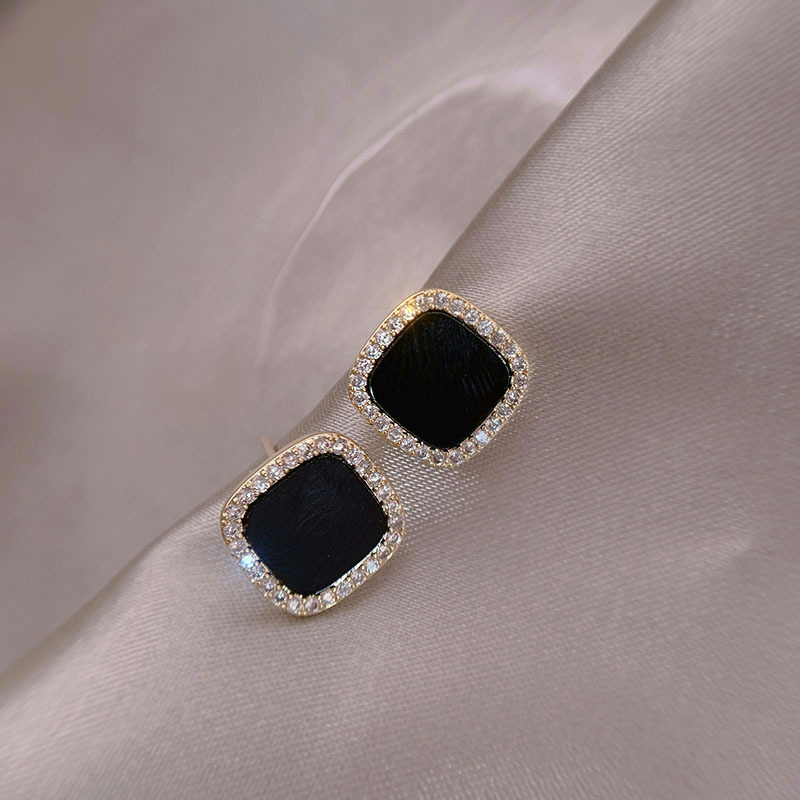 AZ266 【Barang spot】Anting Titanium Anti Karat Dan Anti Luntur Lapis Emas Kuadrat Hias Kristal Warna Hitam Perhiasan Anting Korea