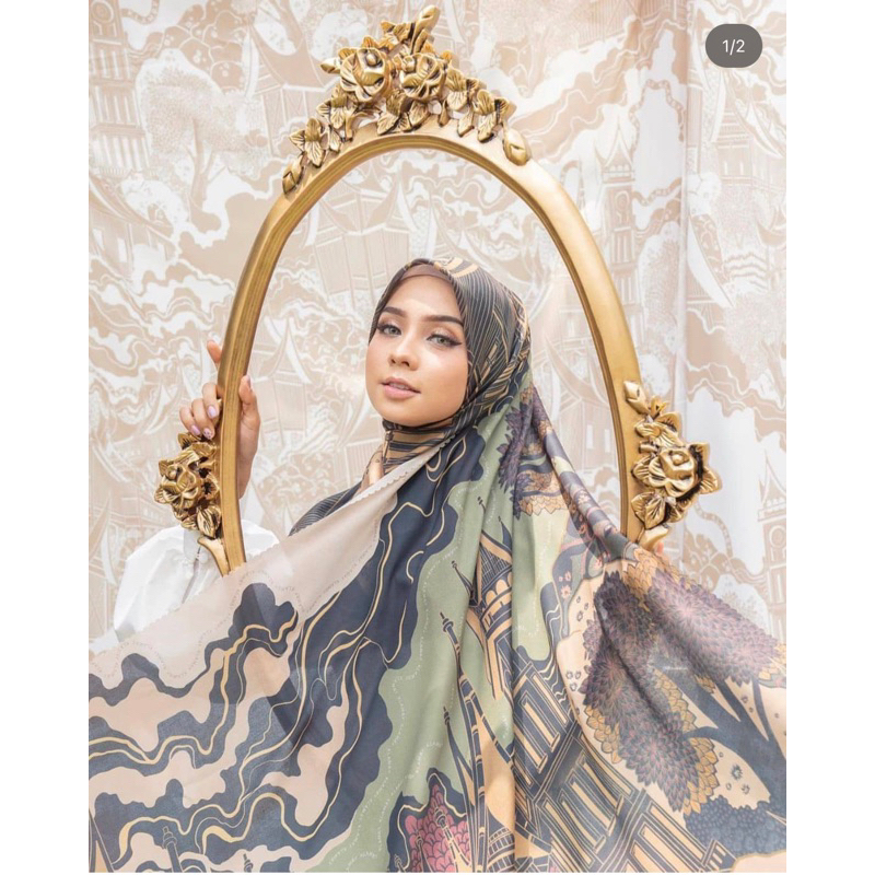 PRELOVED GADANG SCARF WEARING KLAMBY